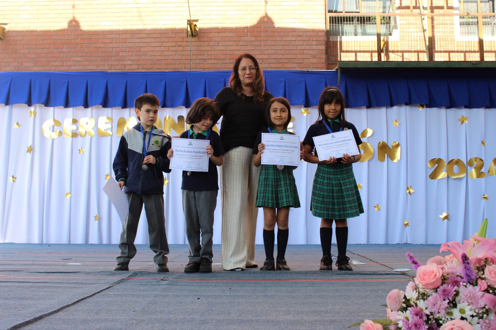 Celebramos Los Logros Y Valores De Nuestros Estudiantes En La Ceremonia